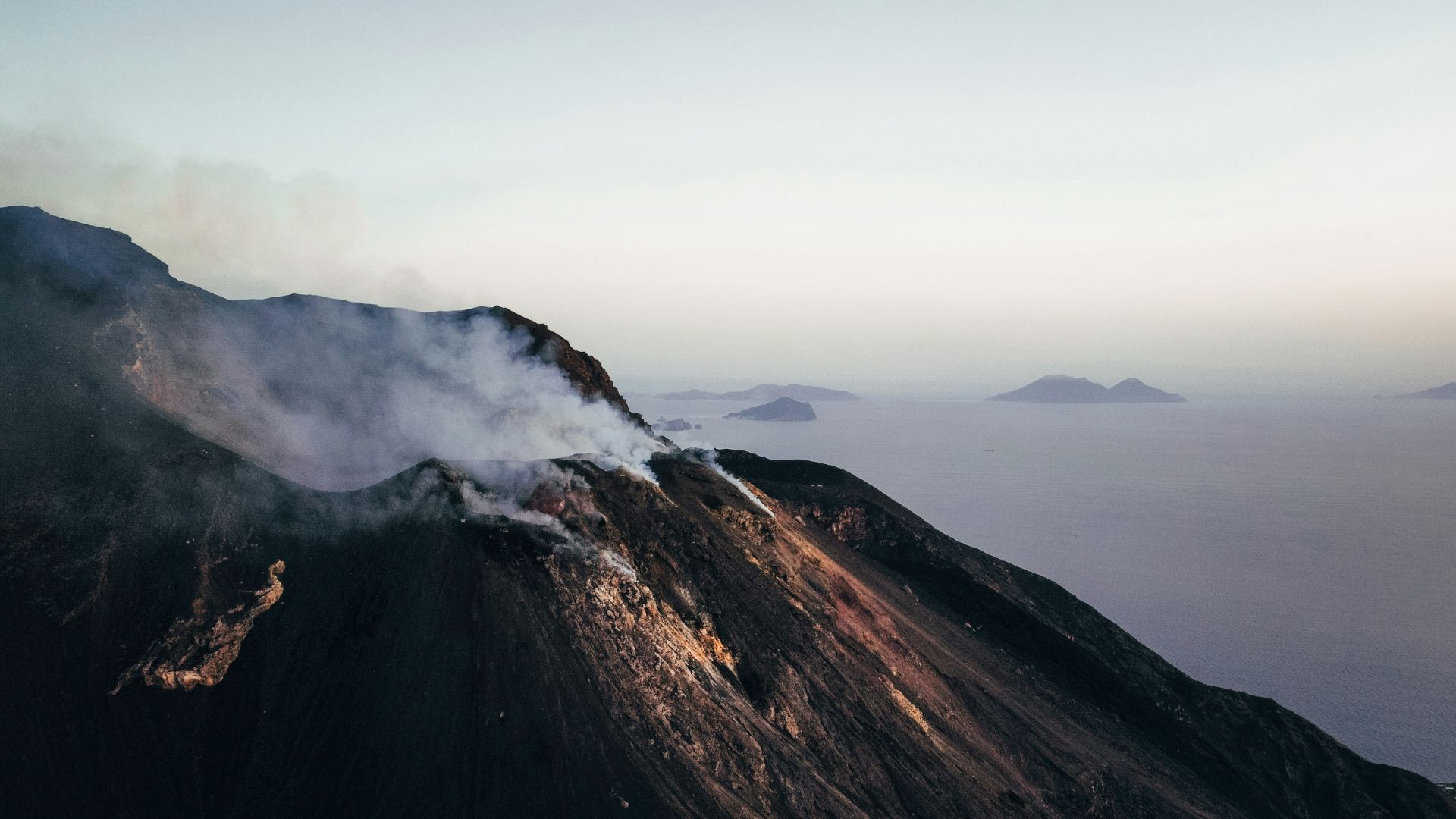 Stromboli: trekking al tramonto su un Vulcano attivo - Foto 3